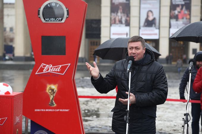 В Новосибирске открыли часы обратного отсчета до Чемпионата мира по футболу