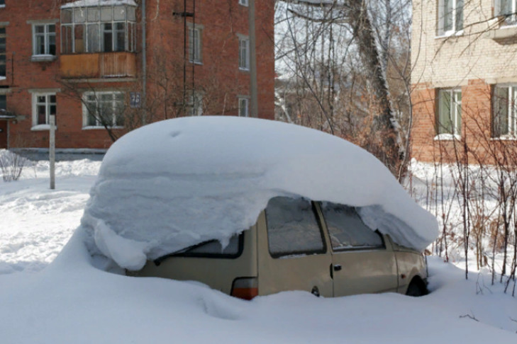 Ночные воры 36 раз обокрали машины в Новосибирске