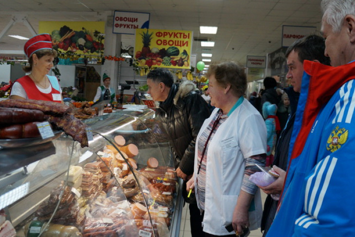 Фермерские деликатесы бердского рынка оценили гости Всероссийских игр