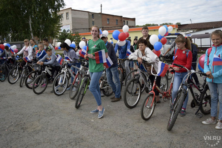 160 велосипедистов с воздушными шарами прокатились по Куйбышеву 
