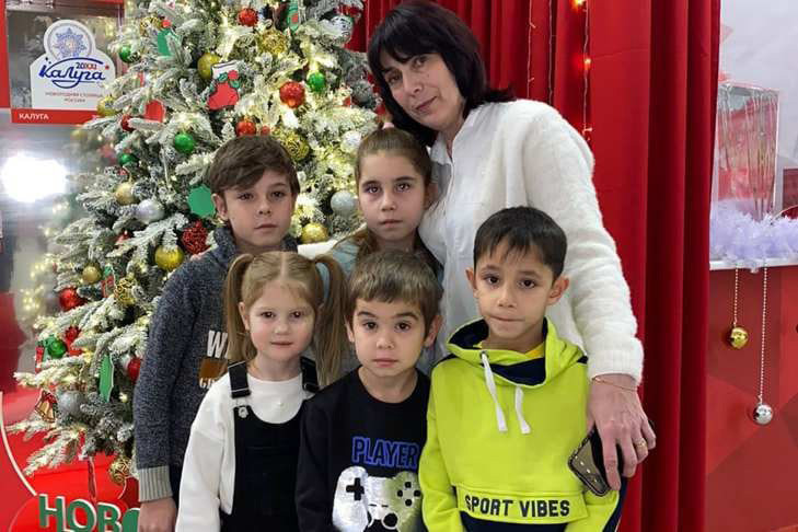 Дети Донбасса – наши дети: сибирячка Лариса Лукина усыновила четверых