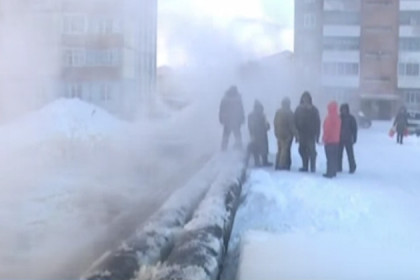 Горячий фонтан из прорванной трубы ликвидировали в 30-градусный мороз в Куйбышеве
