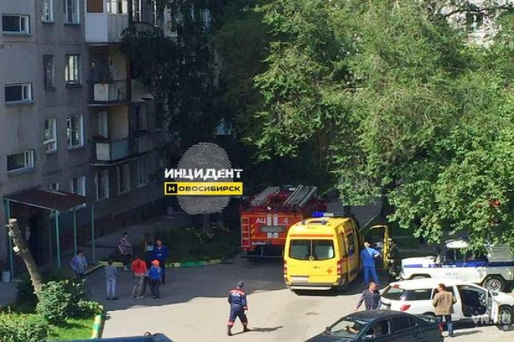 Взрывом выбило окна в квартире на улице Доватора в Новосибирске