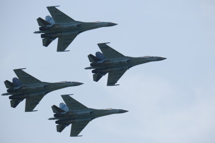 Мощные истребители Су-35 пронеслись над головами зрителей авиашоу-2019