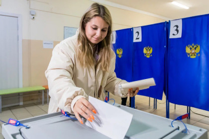 Более 10% новосибирцев проголосовали в первый день выборов губернатора-2023