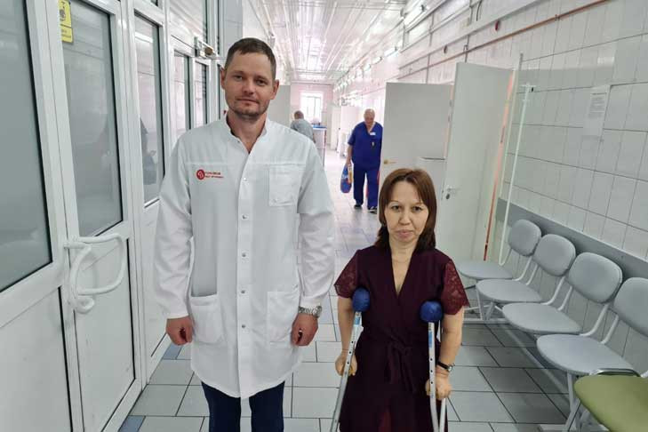 Дюймовочку ростом 136 см прооперировали и спасли от боли в Новосибирске