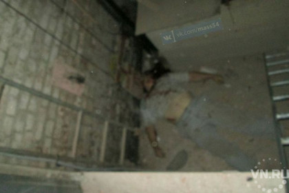 Пьяная медичка опоздала на работу и упала в шахту лифта