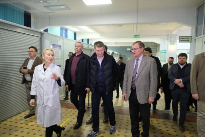 Цифровизацию здравоохранения обсудили глава минэка РФ Решетников и губернатор Травников