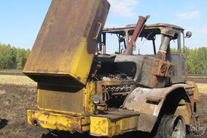 Ущерб от сгоревшего трактора не могут подсчитать в Усть-Тарке