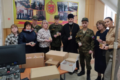 Участникам СВО передали тысячу икон из Новосибирска