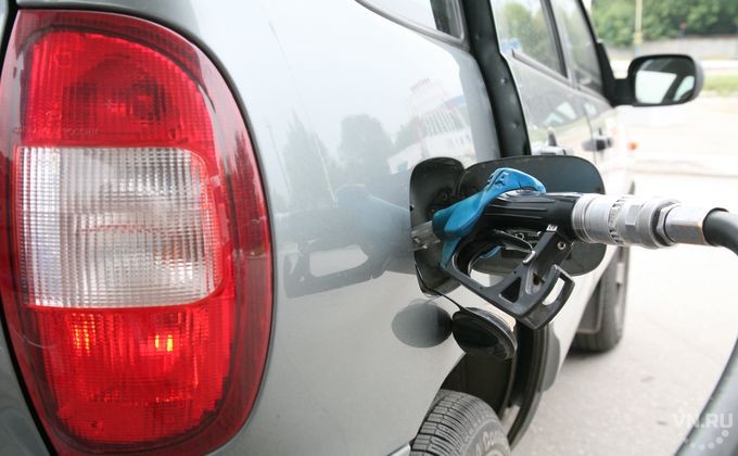 Фото Михаила Пермина Автомобильное топливо выросло в цене в Новосибирске на 0,5% причем больше