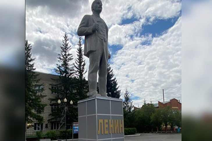 Администрация района объяснила новую надпись «Ленин» на памятнике