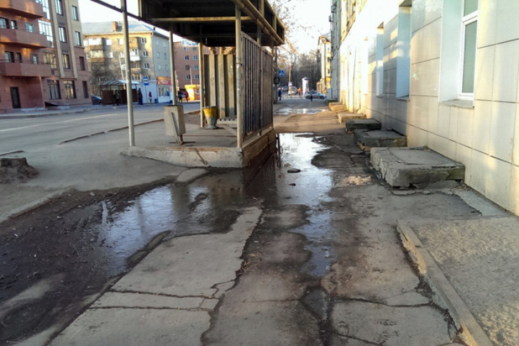 Активисты насчитали 43 улицы без тротуаров в Новосибирске 