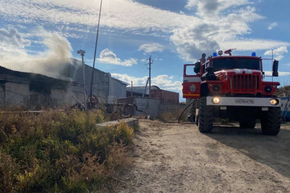 Пожар на складе электрооборудования произошел в Новосибирской области