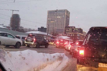 День пропущенного экзамена: восьмибалльные пробки сковали Новосибирск утром 17 января