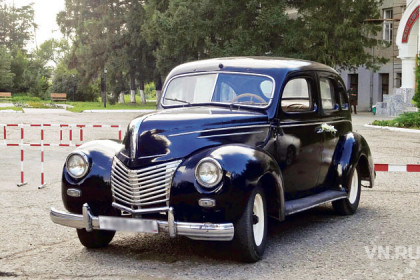 Ford V8 Deluxe 1939 года продает новосибирец