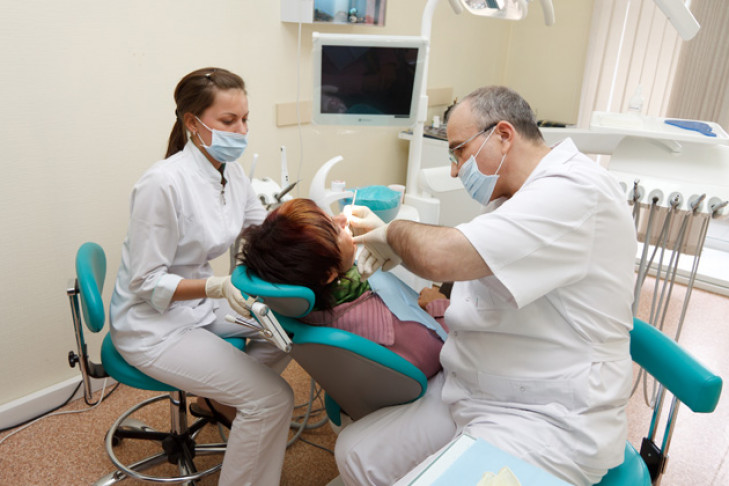 Битва за зубы: возвращения стоматолога в поликлинику добивается новосибирец