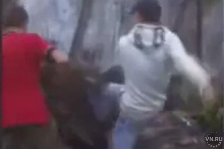 Видео с избиением бомжа школьниками заинтересовалась полиция