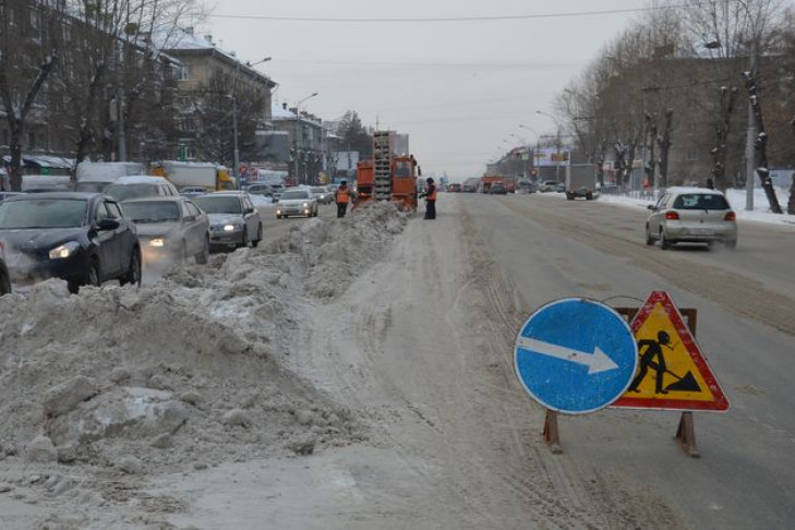 Убрать машины с улиц просят новосибирских водителей 3 и 4 февраля 