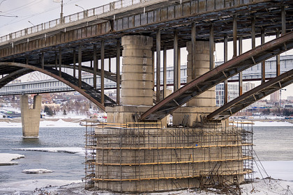 Октябрьский мост для грузовиков закрыли с 25 марта в Новосибирске