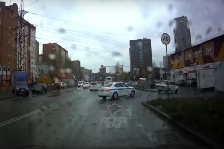 В погоню за несовершеннолетним водителем на ВАЗе пустился экипаж ДПС в Новосибирске