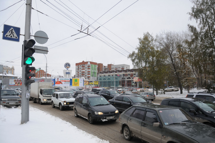  Снегопад вновь сковал Новосибирск 9-балльными пробками