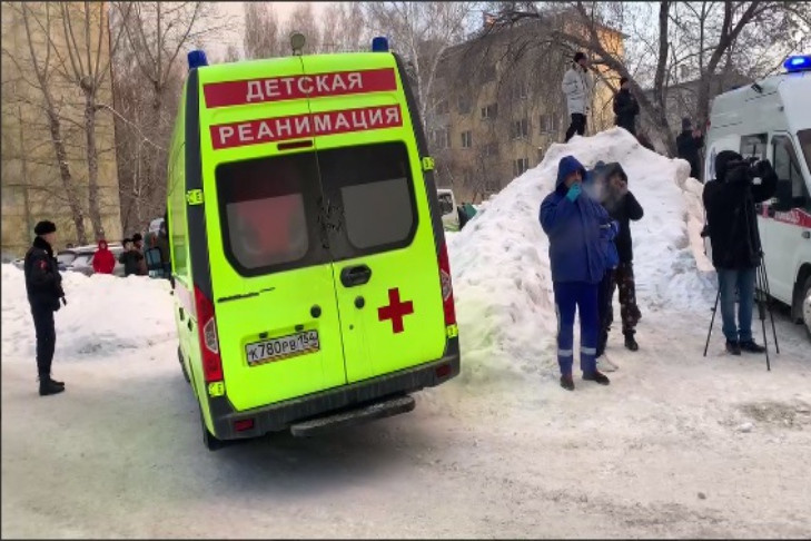 Минздрав сообщил о состоянии выпавшей с 17-го этажа девочки в Новосибирске