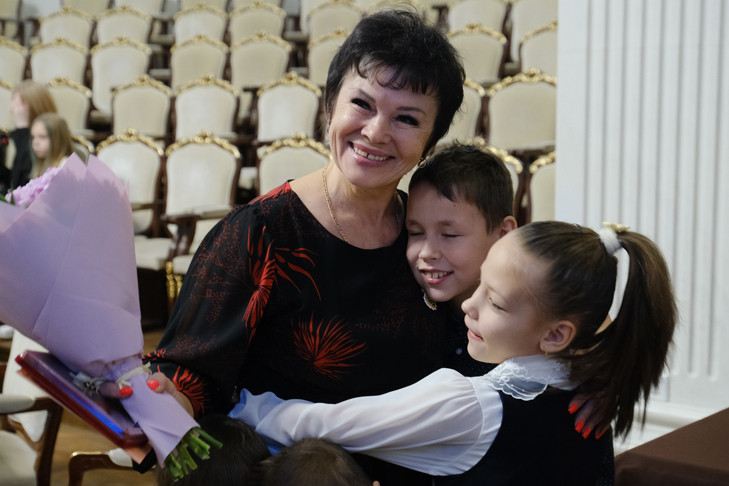 Одиннадцать многодетных матерей в Новосибирской области получили знаки отличия «За материнскую доблесть»