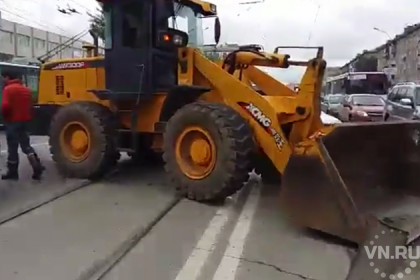 Трактор без тормозов заблокировал движение на Дуси Ковальчук