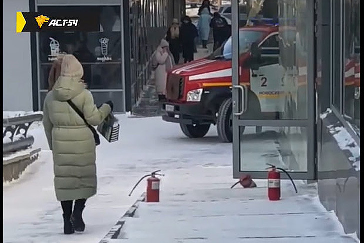 В Новосибирске срочно эвакуировали покупателей ТЦ «Амстердам»