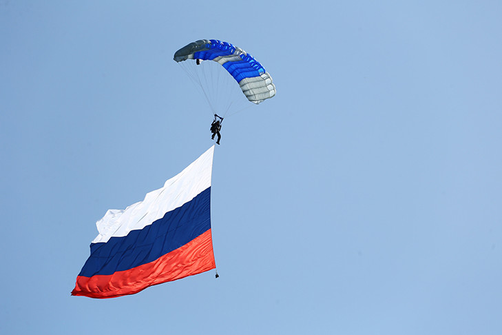 День Российского флага-2023: патриотичные открытки, гифки и красивые поздравления 22 августа