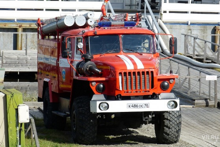 Сиренами почтили память погибших пожарных в Новосибирске
