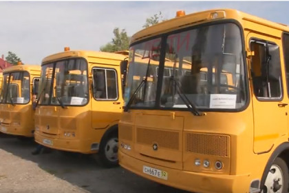 Новые школьные автобусы отправились в районы Новосибирской области