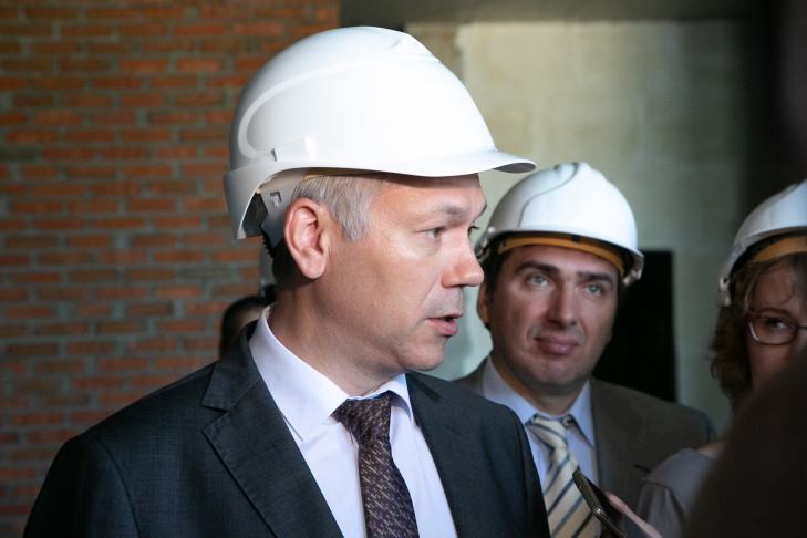 Андрей Травников потребовал еженедельно контролировать реализацию инвестпрограммы ремонта коммунальных сетей в Новосибирске