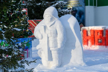 Снежный танк и хмурый заяц: самые лучшие и милые снежные скульптуры-2023 в Новосибирской области