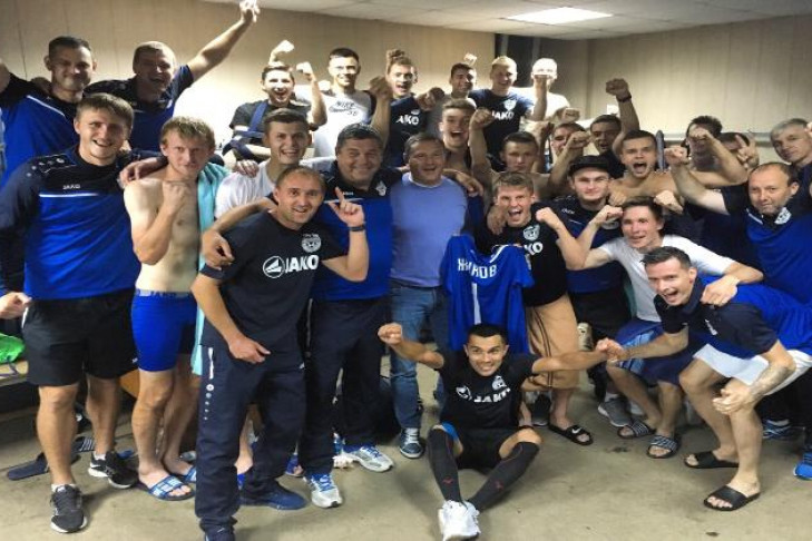 Фотографией из раздевалки отпраздновали победу футболисты «Новосибирска» 