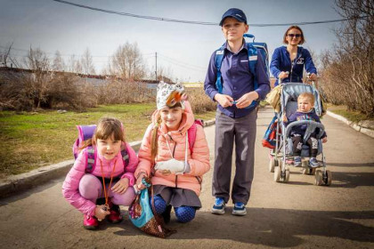 Свыше 28,5 тысяч родителей Новосибирской области получают выплаты по уходу за ребенком до полутора лет