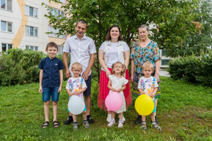 Агентство «Вебер»: 56% россиян считают - семья это когда есть ребёнок