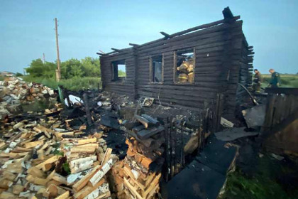 Муж с женой сгорели заживо в селе Верх-Ича под Новосибирском