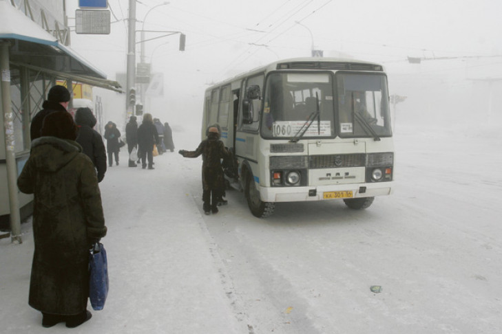Остановки транспорта приводят в порядок в Новосибирске