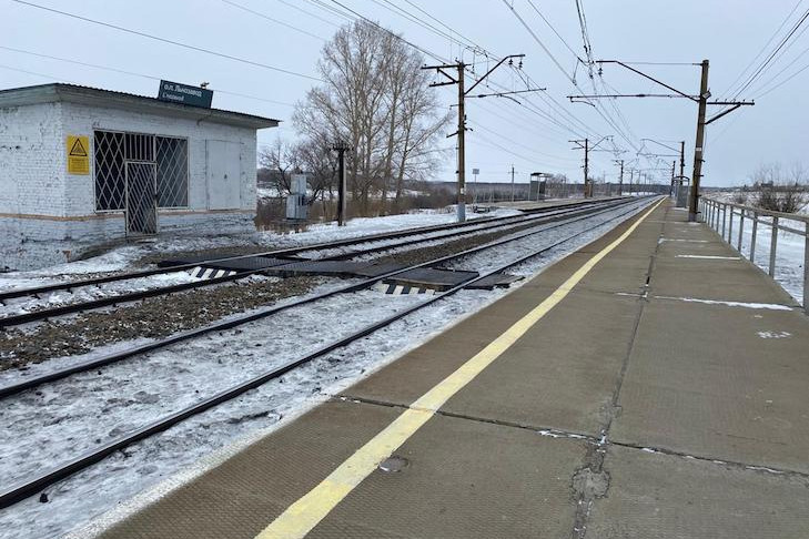 Житель Новосибирска получил травмы головы от проходящего поезда