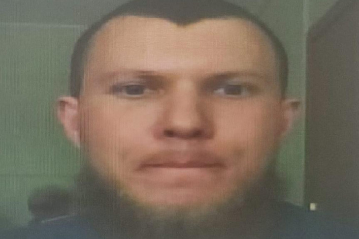 Мужчину с бородой по фамилии Курбатов разыскивают в Новосибирске