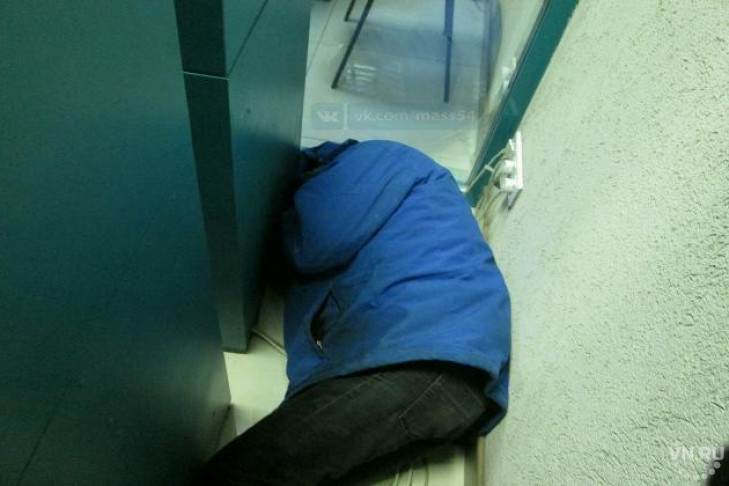В плену банкоматов оказался пьяный новосибирец