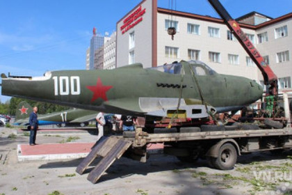 Любимый самолет Покрышкина установили в Новосибирске