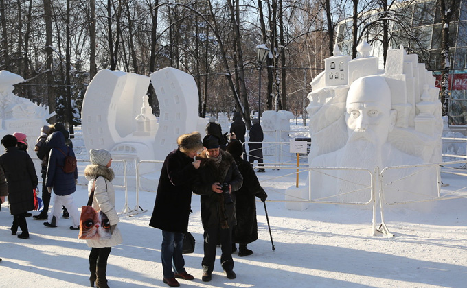 фестиваль снежных скульптур фото Аркадия Уварова