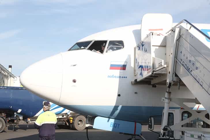 TAN_8787 авиа аэропорт Толмачево Самолет Пилот.JPG