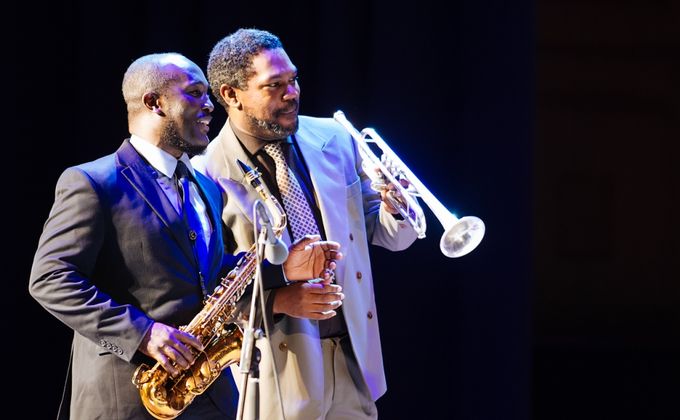 Тони Кофи и Байрон Уоллен на сцене Sib Jazz Fest. Фото Александр Лукин.jpg