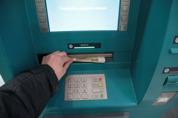 Нашедшего 1,6 миллиона у банкомата осудили в Новосибирске