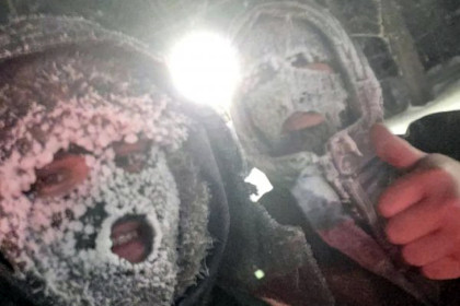 Фотография двух рыбаков на Обском море в минус 45 впечатлила новосибирцев