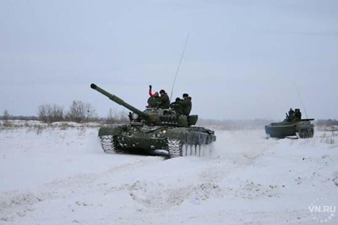 Дед Мороз на танке покатал детей в Новосибирске